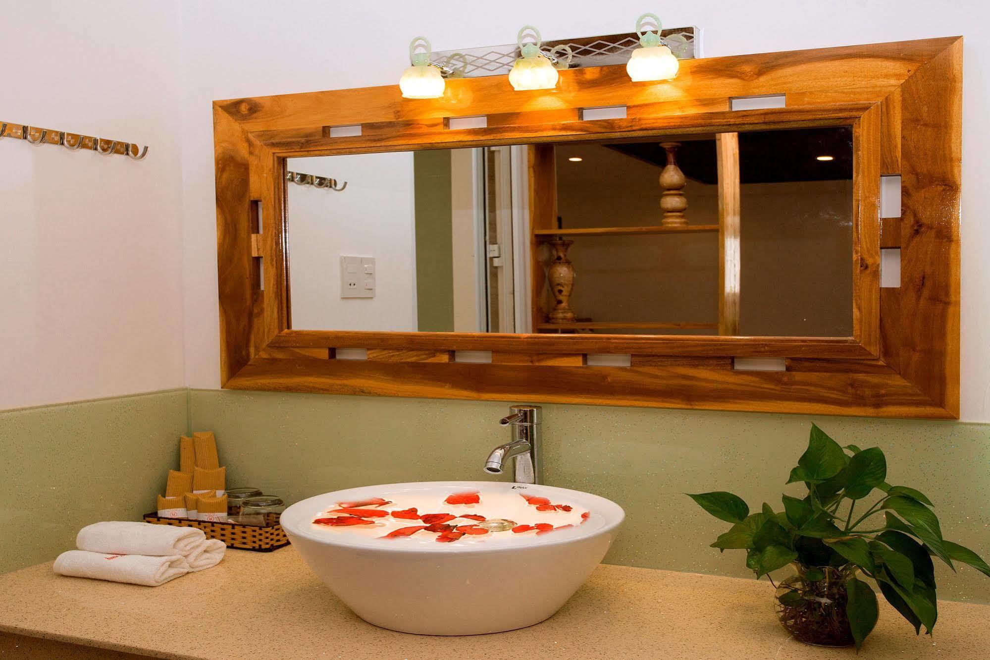 Rex Hotel & Apartment Nha Trang Extérieur photo